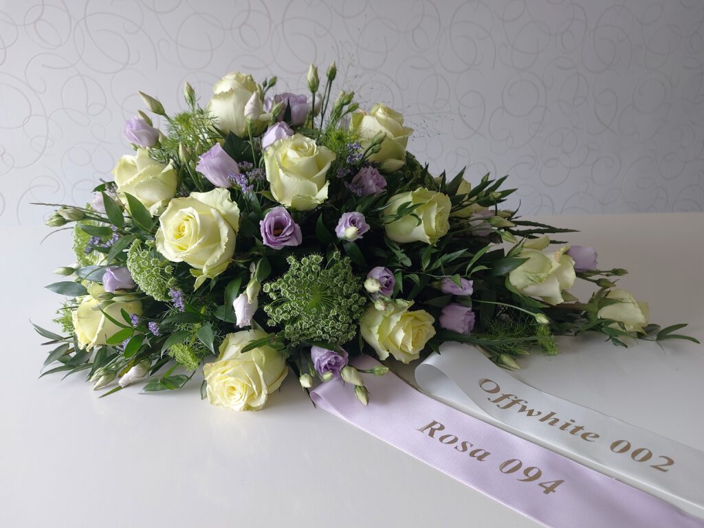 rouwstuk witte rozen orchideeën
rouwboeket bestellen rouwbloemwerk