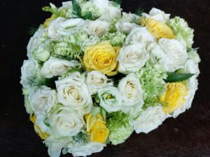 Hart Witte en Gele Roosjes