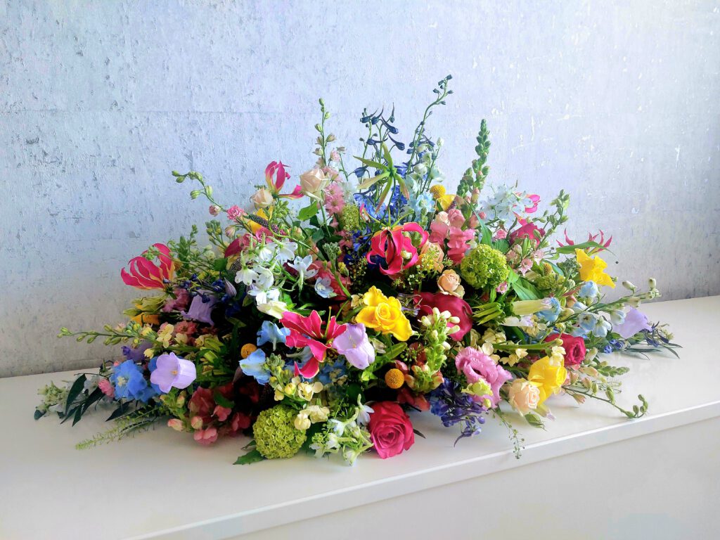 rouwstuk rozen calla's bestellen rouwboeket bloemist